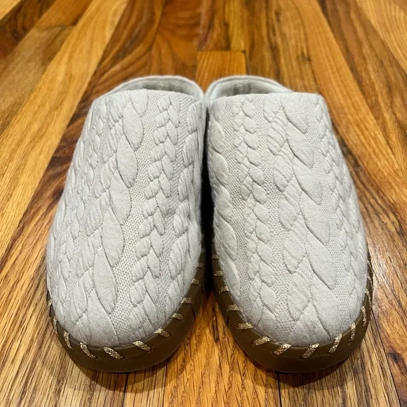 Muk Luks Blush‎ Mules Women's Size 7 Tan Cable Knit - Picture 2 of 8